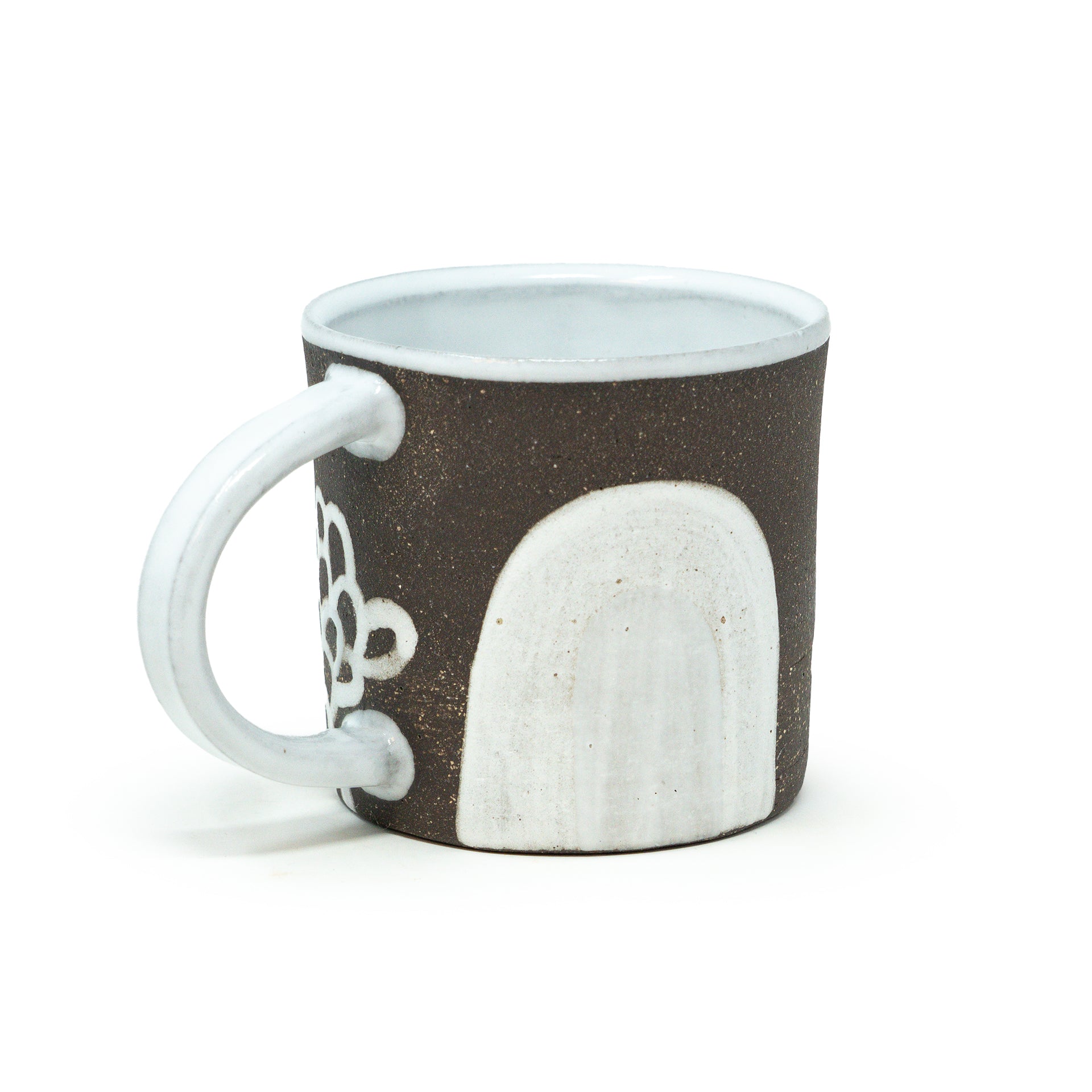 Ceramic mug with white pattern